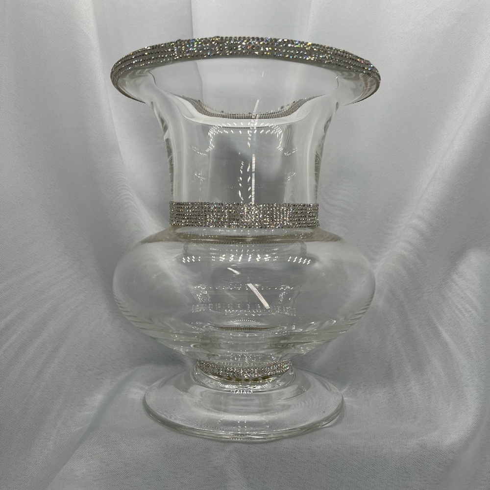 Solid fountain shaped vase